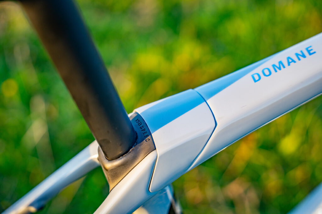 A close up shot of the IsoSpeed on the Trek Domane SL 7 in Gravel Grey