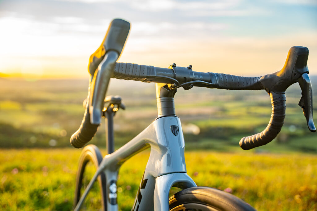 A close up of the head tube and handlebars on the Trek Domane SL 7 with the Trek badge showing